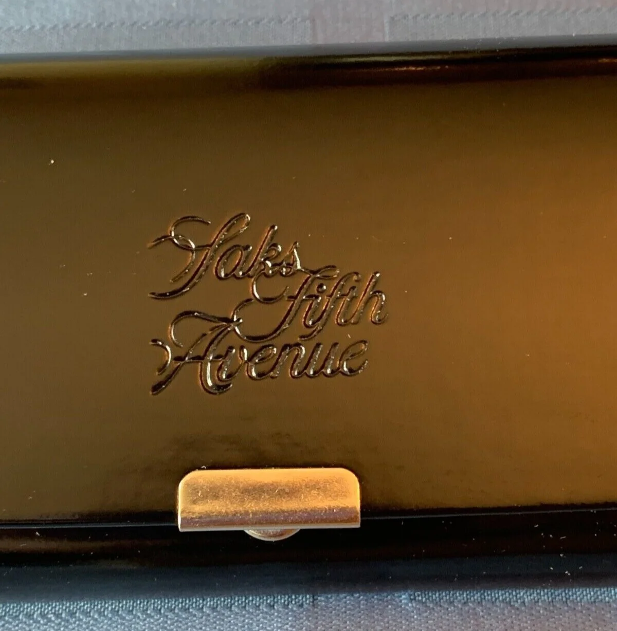 New Saks Fifth Avenue Eyeglass Sunglasses Case Hard Shell Snap Travel Carrier 2