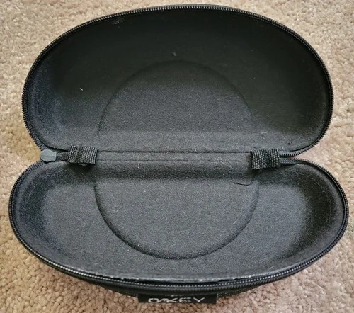 Oakley Eyeglasses/Sunglasses Hard Clamshell Case With Zipper (Gray & Black) 3