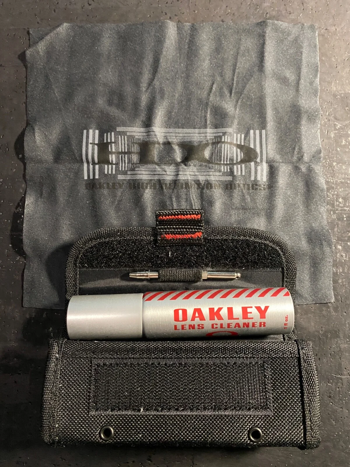 Oakley Glasses Eyeglasses Sunglasses Cleaning Kit Cloth and Aluminum Spray Can