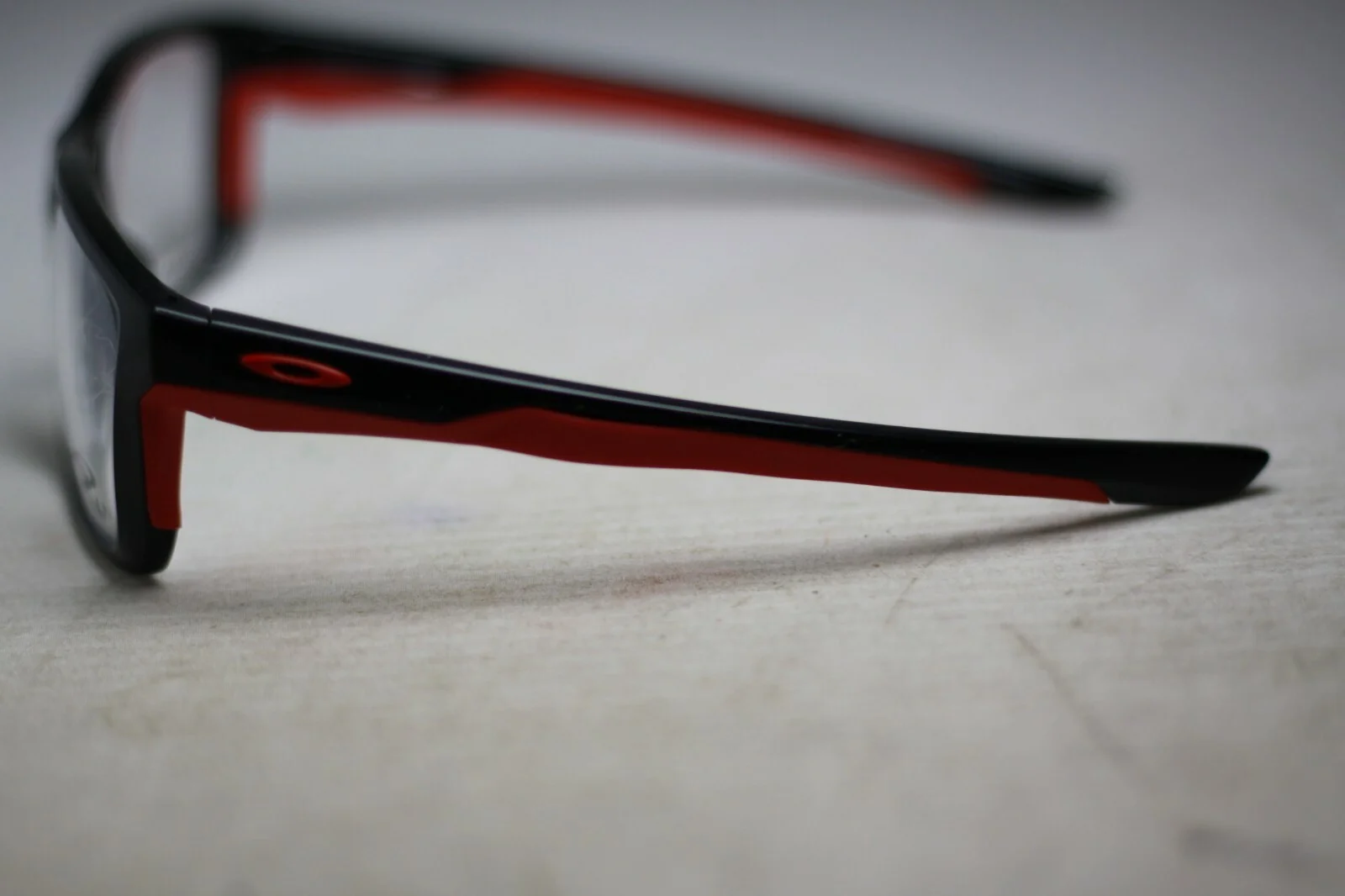 Oakley OX8128 0257 Mainlink Polished Black/Red 56-17-138 9519 3