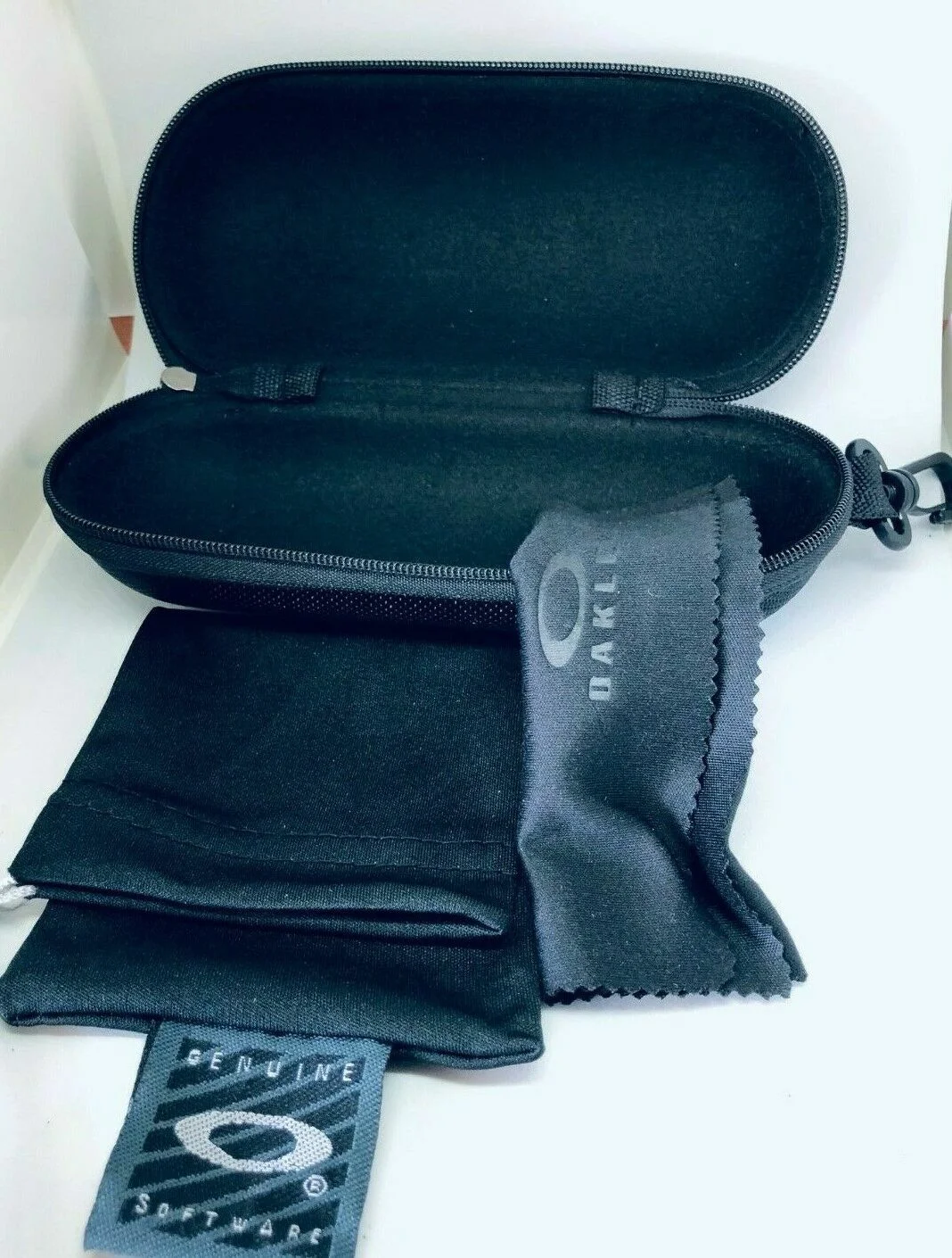 Oakley Sunglasses/Eyeglasses Hard Zipper Case w/ cleaning cloth and dust bag 3