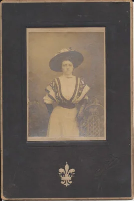 PORTRAIT OF WOMAN IN EYEGLASSES, GLOVES, AND LARGE HAT - EVANSVILLE, IN