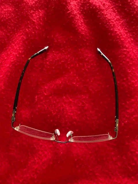PRESCRIPTION EYEGLASS FRAMELESS, REALLY PRETTY WITH SILVER AND BLACK TRIM 2