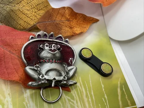 Red Hat Society Pin Eyeglass holder magnet pewter crystal eyes rhinestones Brooc 2