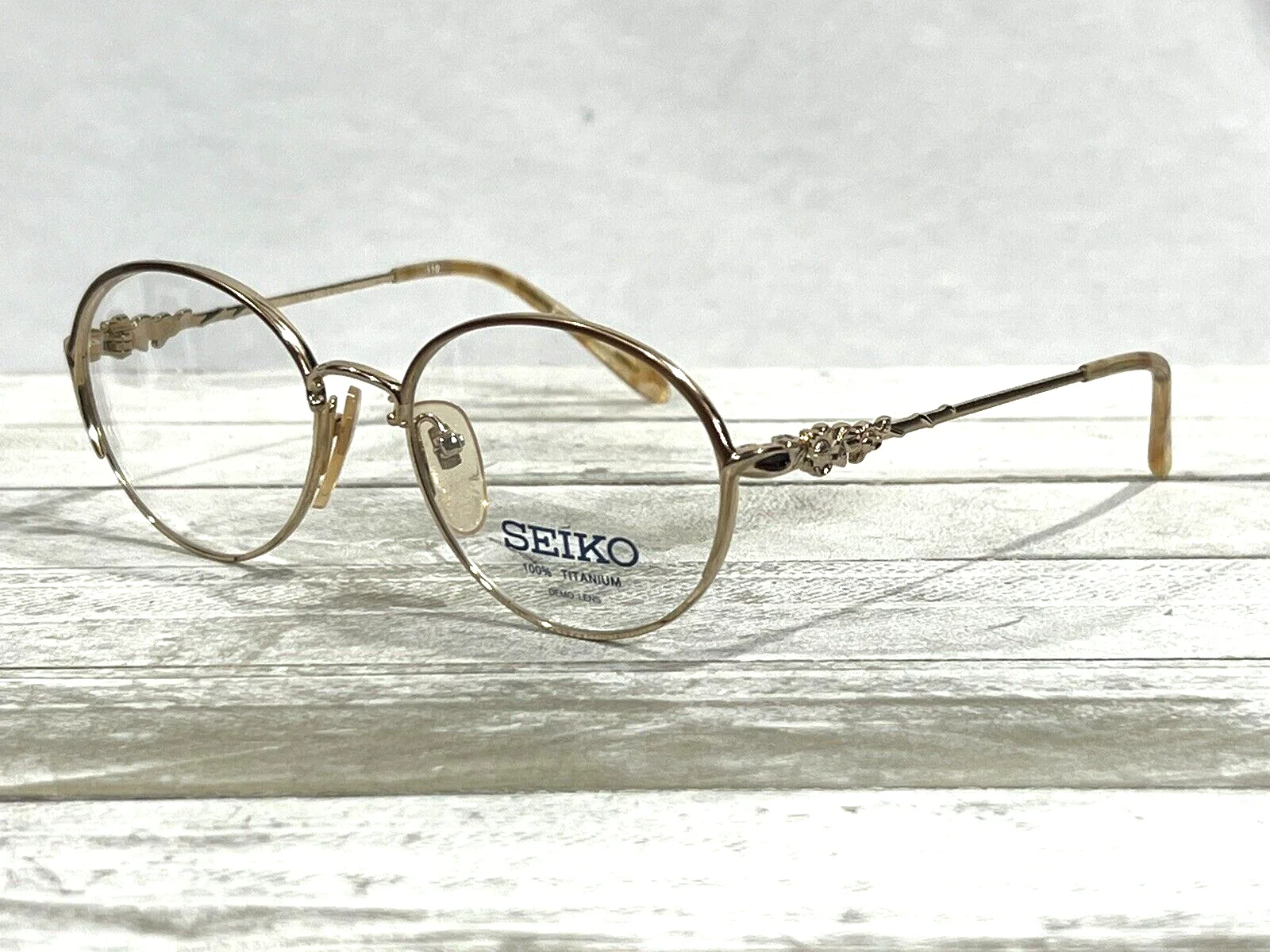 Seiko T001 Womens Eyeglass Frames Display Model Titanium Frame Gold 52▯17-135