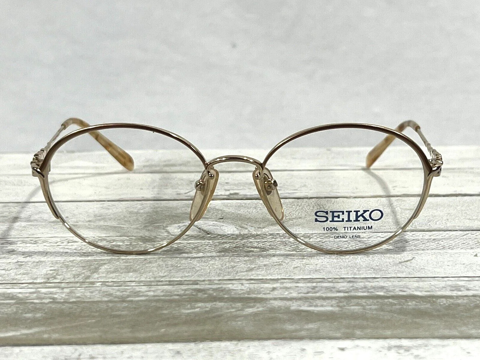 Seiko T001 Womens Eyeglass Frames Display Model Titanium Frame Gold 52▯17-135 2
