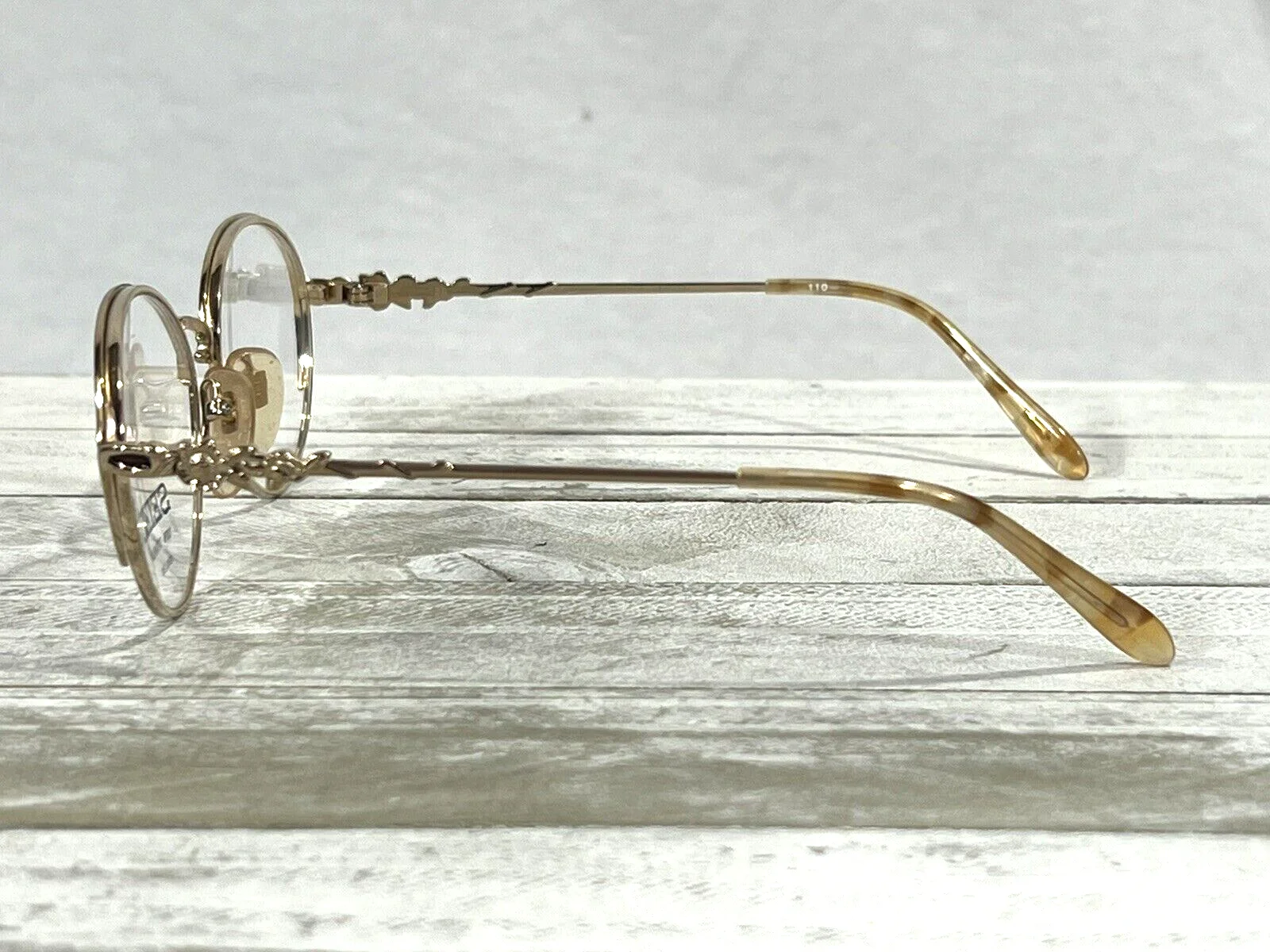 Seiko T001 Womens Eyeglass Frames Display Model Titanium Frame Gold 52▯17-135 4