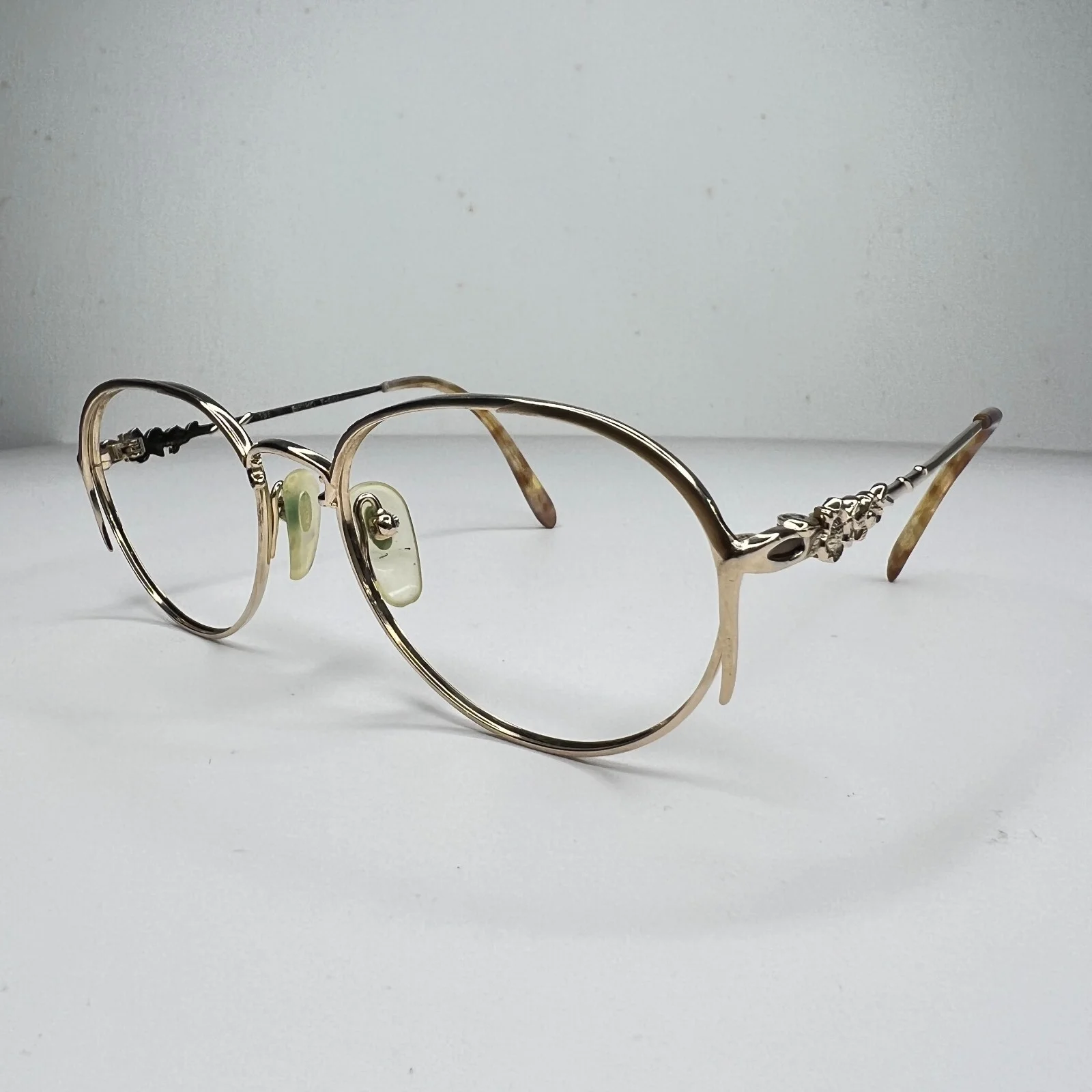 Seiko T001 Womens Eyeglass Frames Titanium Frame Gold 52-17-135 20317 2