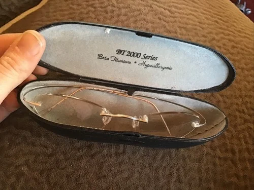 SILVER DOLLAR OPTICAL BETA TITANIUM RIMLESS EYEGLASSES FRAMES BT 2000 W/ Case 2