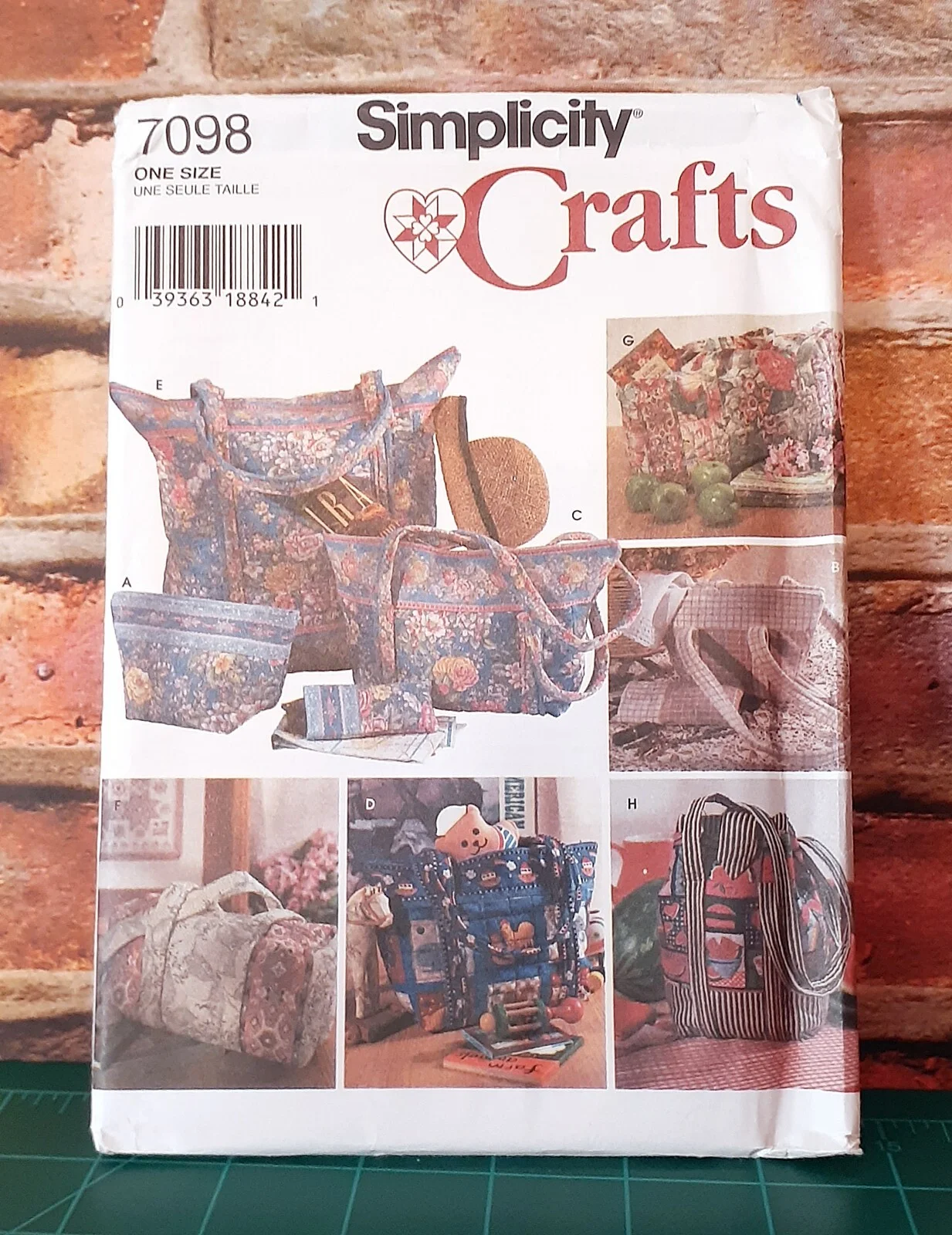 Simplicity Sewing Pattern 7098 QUILTED BAGS & EYEGLASS CASE Totes, Purses