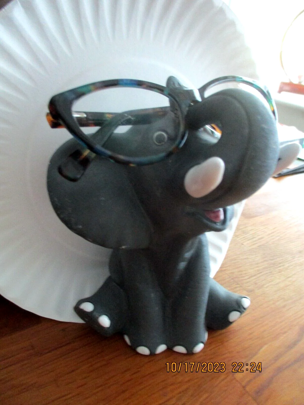 Sitting ELEPHANT Eyeglasses Holder Stand Resin Funny 3