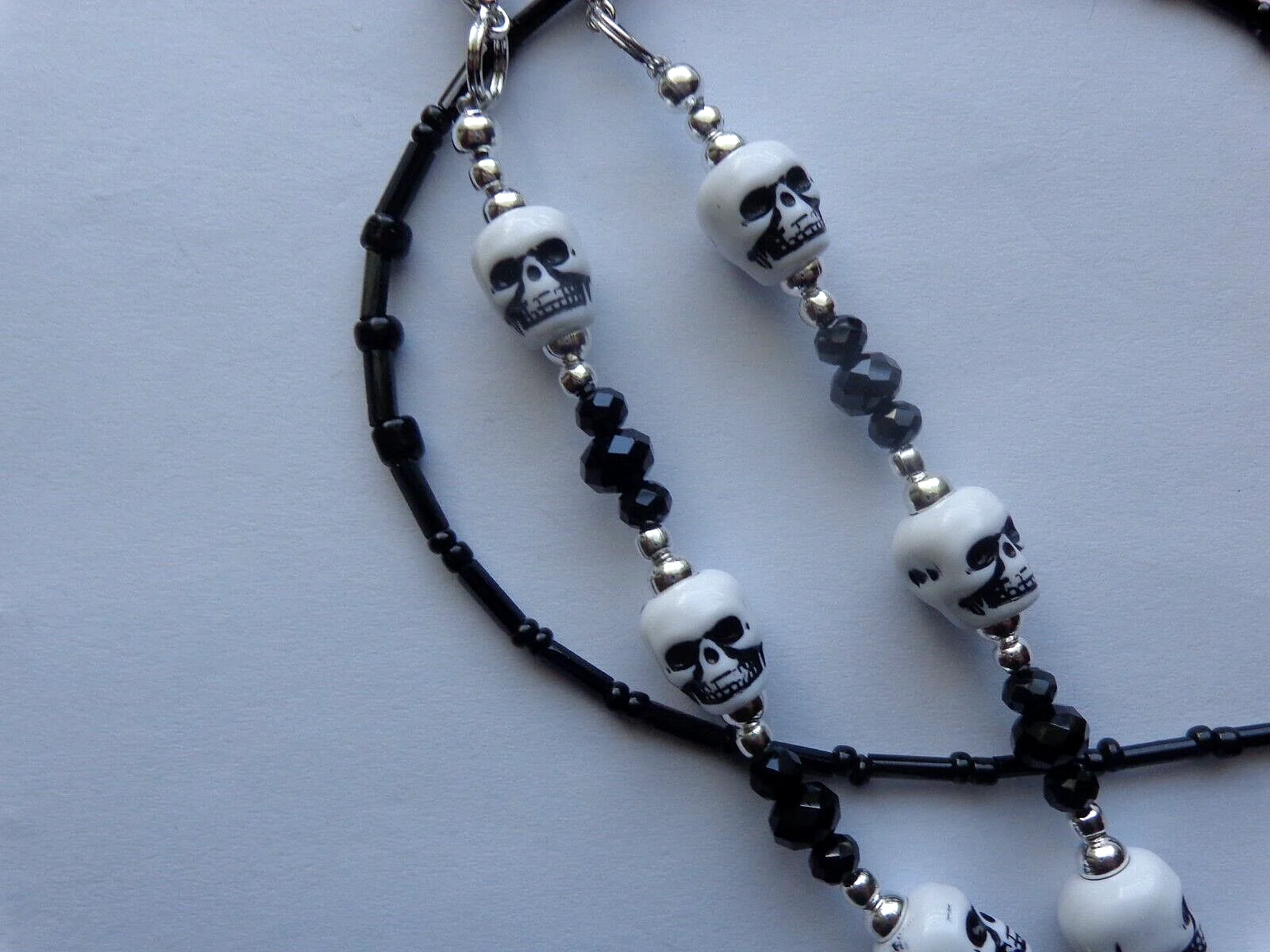 SKULLS BLACK CRYSTAL BEADS EYEGLASSES HOLDER + LOBSTER CLAW FOR RUBBER ENDS