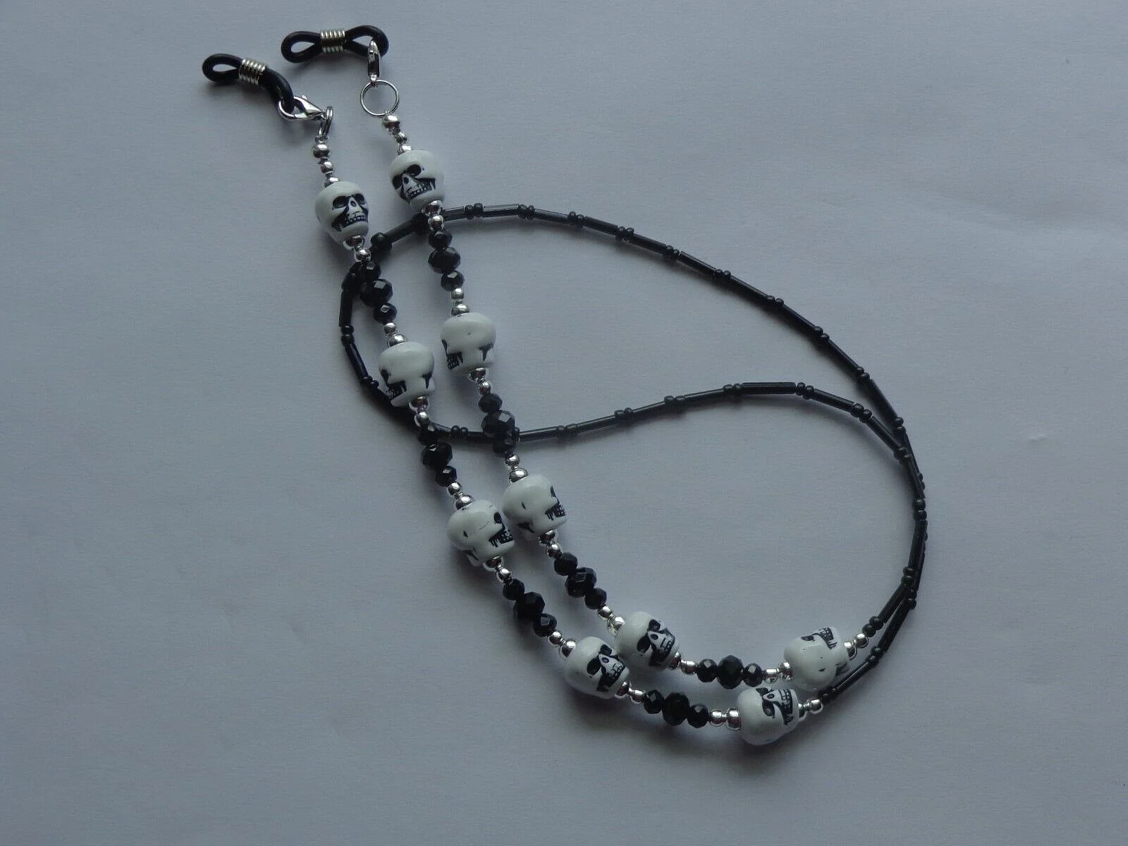 SKULLS BLACK CRYSTAL BEADS EYEGLASSES HOLDER + LOBSTER CLAW FOR RUBBER ENDS 3