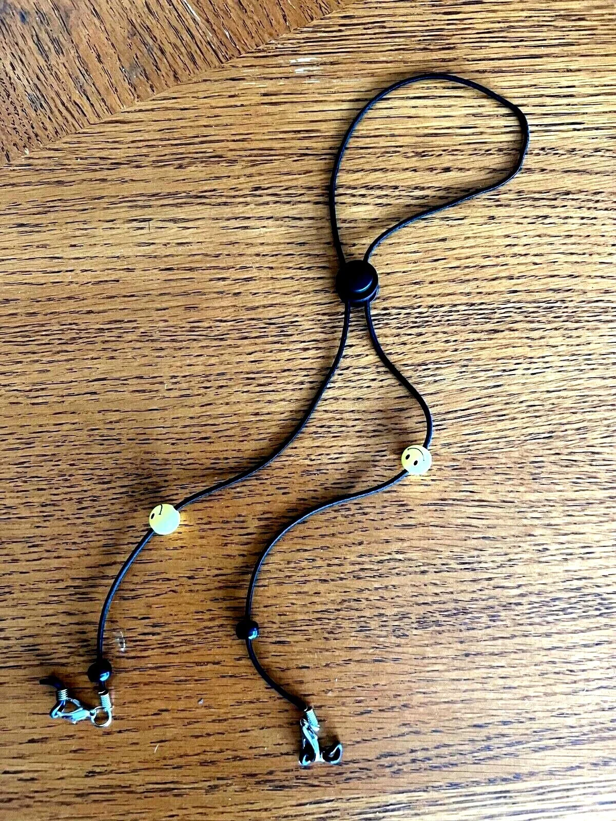 SMILEY FACE EMOJI EYEGLASSES SUNGLASSES MASK HOLDER ADJUSTABLE CHAIN NECKLACE