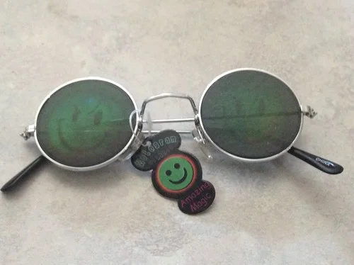 SMILEY FACE EMOJI HOLOGRAM SUNGLASSES novelty glasses Holographic 2