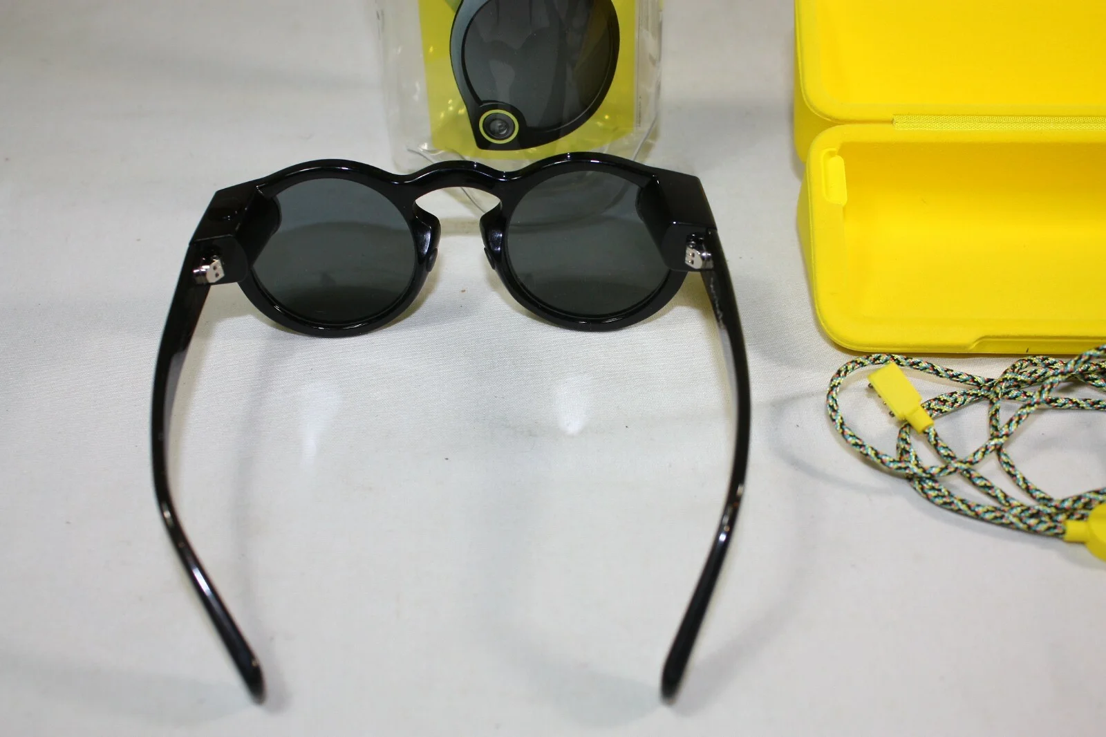 Snapchat Spectacles Original Set W cable and case. Case does not charge. 2017 3