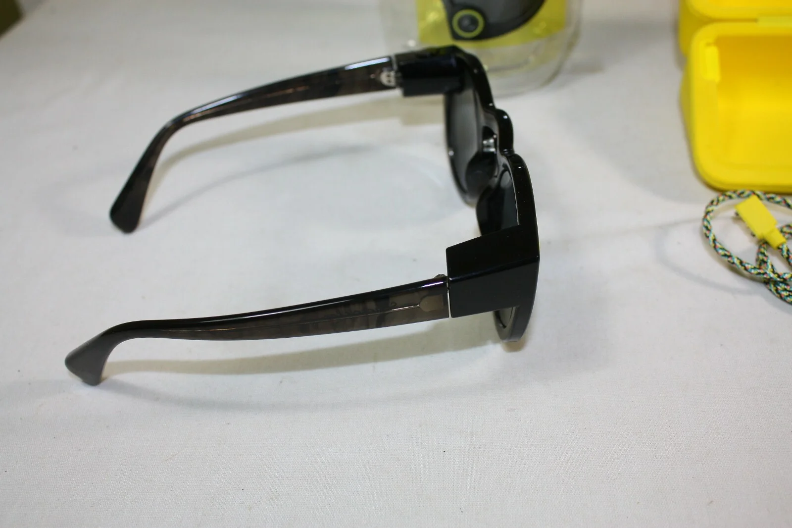 Snapchat Spectacles Original Set W cable and case. Case does not charge. 2017 4