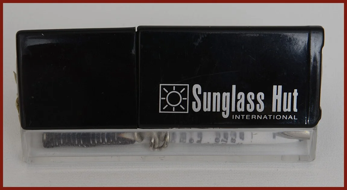 Sunglass Hut Eye Glass Screwdriver Repair Kit with Glass Cleaner 4