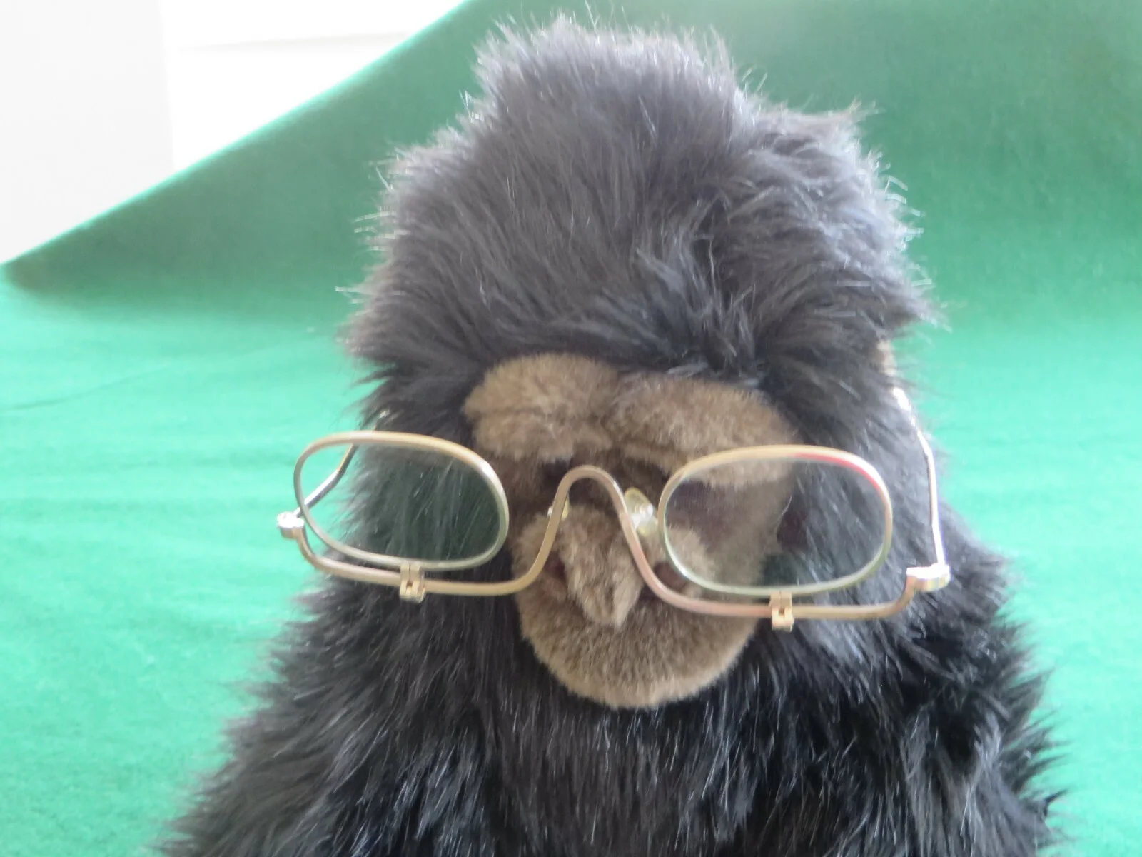Taiwan Unusual Eyeglasses Uplifting One or Both Lenses