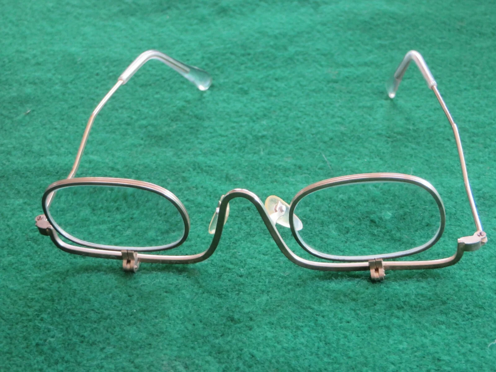 Taiwan Unusual Eyeglasses Uplifting One or Both Lenses 4