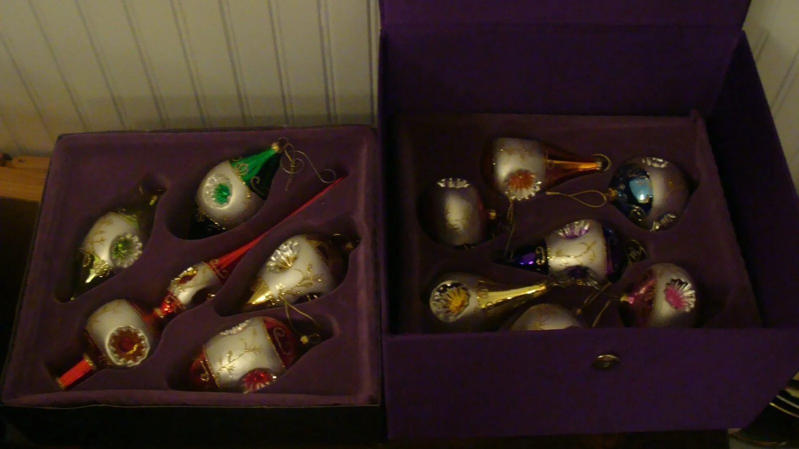 Thomas Pacconi Museum Series Glass Christmas 12 Ornaments in Satin 2 Level Box 3