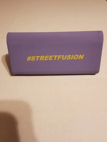 Triangular Eyeglass Case Humphreys Eye Wear Streetfushion with Cleaning cloth 3