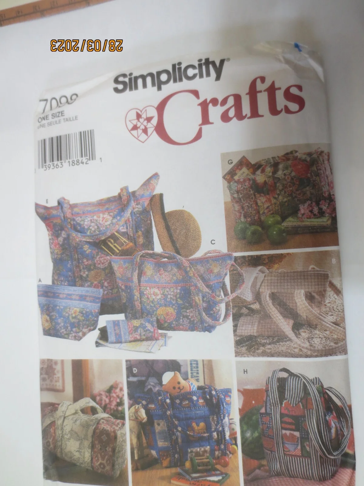 Uncut Quilted Bags & Eyeglass Case Pattern -Simplicity 7098