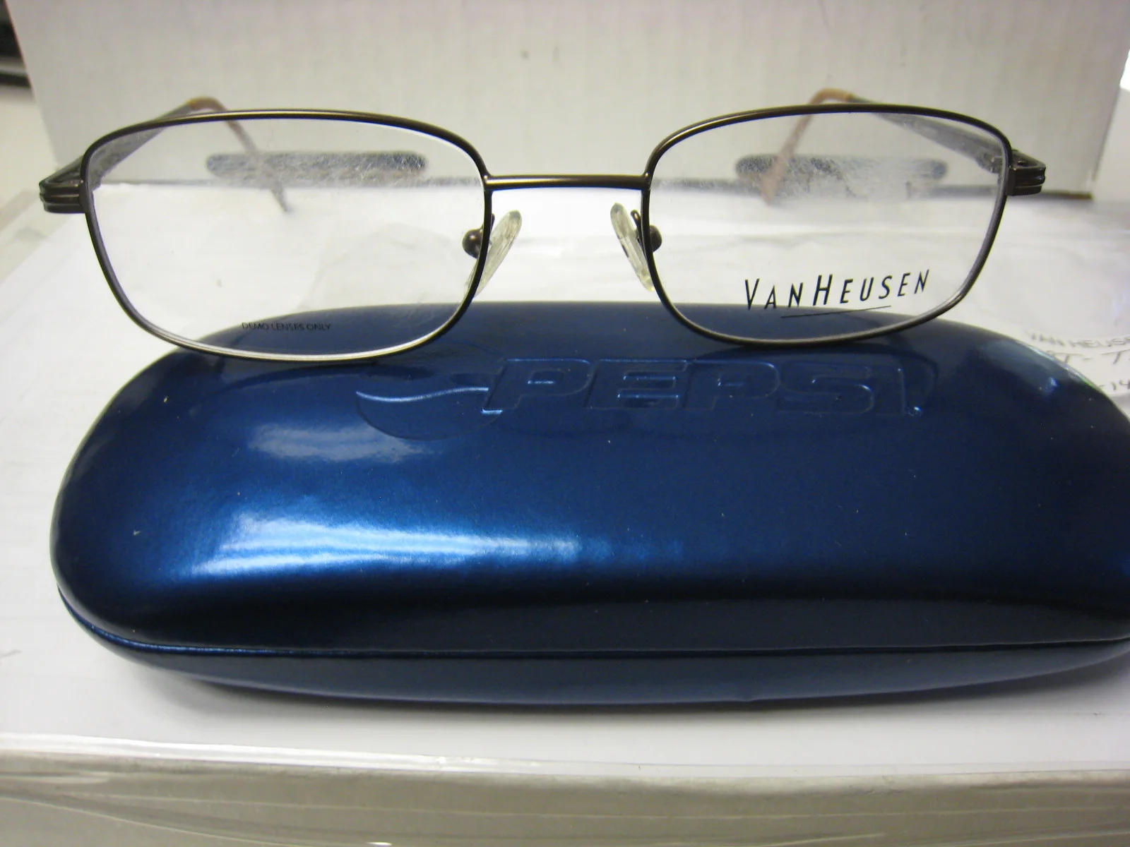 VAN HEUSEN EYEGLASS FRAMES Style KURT in TAN 53-20-140 With Case