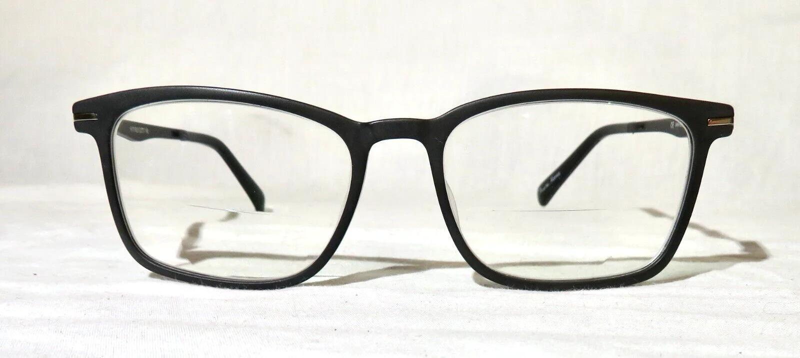 Van Heusen H171 eyeglass frame, 52-17-145 Black plastic eyewear 2
