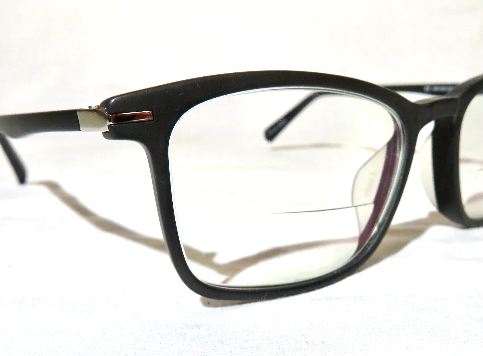 Van Heusen H171 eyeglass frame, 52-17-145 Black plastic eyewear 3