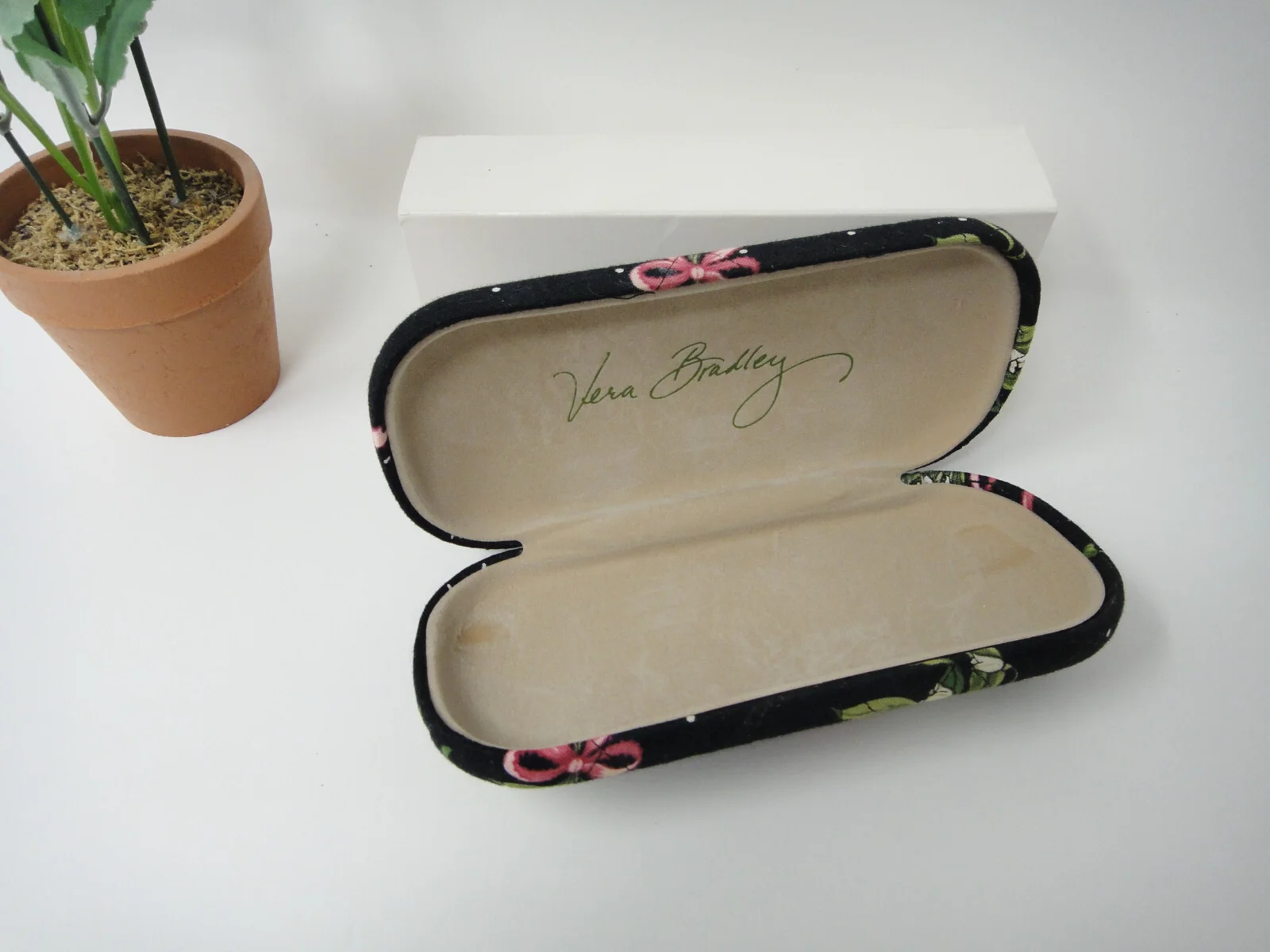 Vera Bradley New Hope Quilted Hard Eyeglass Case Lily Of The Valley Pink Ribbon 2