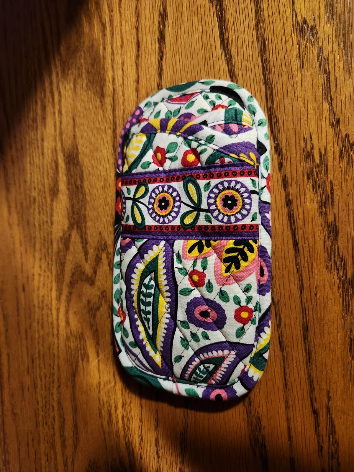 Vera Bradley Soft Quilted Double Slot Eye Glass white floral and paisley pattern