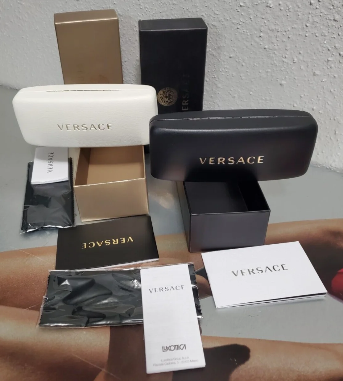VERSACE Black & White Leather Hard CLAMSHELL MEDIUM Eyeglasses CASES: NEW 2