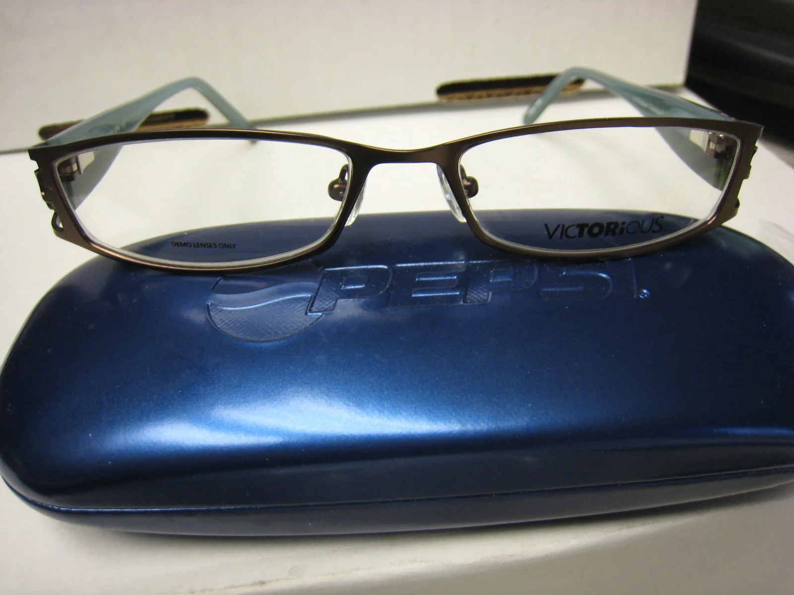 VICTORIOUS EYEGLASS FRAME V406 Style BROWN 53-17-135 AUTHENTIC W Generic case