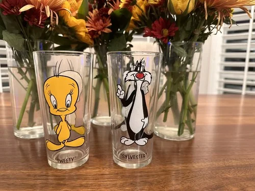 Vintage 1973 Looney Tunes Pepsi Glasses Tweety and Sylvester Cutest Frenemies!