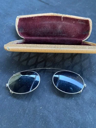 Vintage Clip-On Sunglasses Shades With Case Circular Spectacles in Case 2