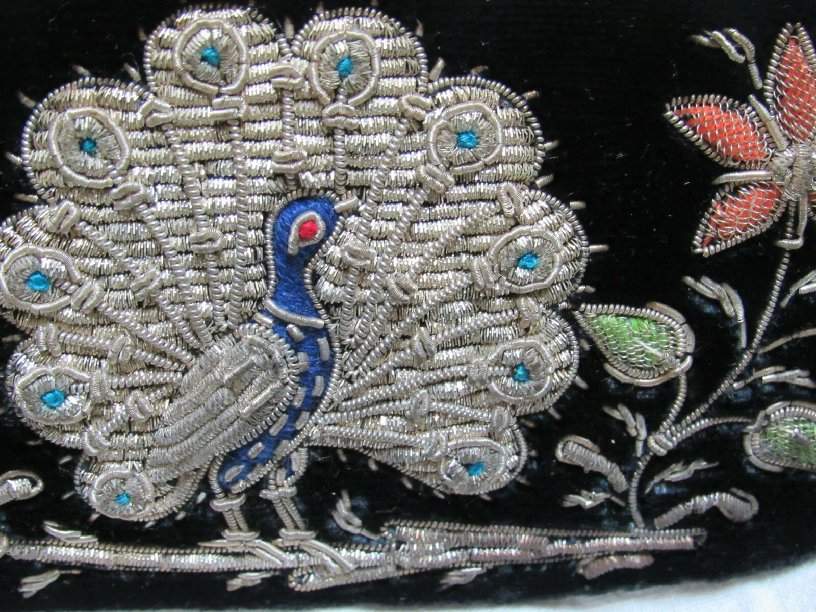 Vintage Eye Glass Holder Case Black Velvet Raised Embroidered Peacock Silver Bul 2