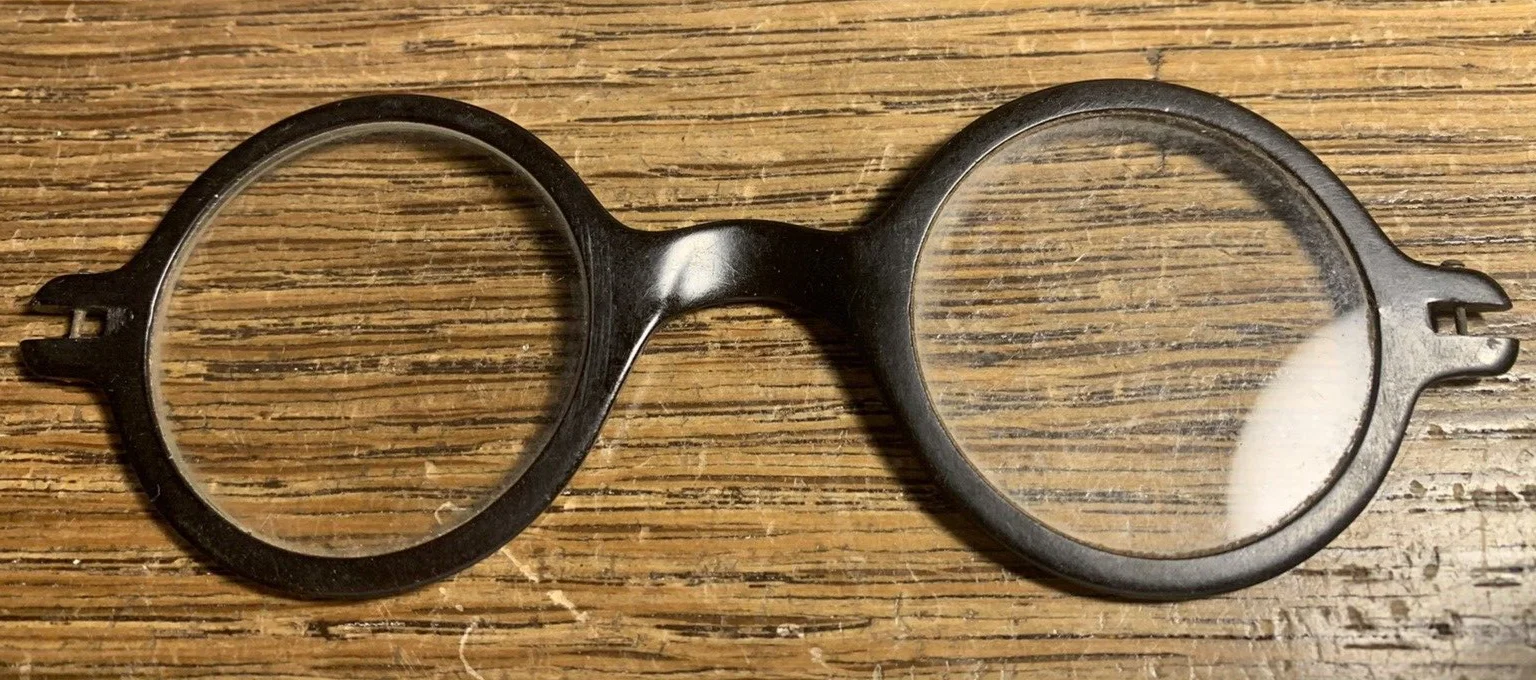vintage eyeglasses in case unusual black rims (no temples) in old case unbranded 4