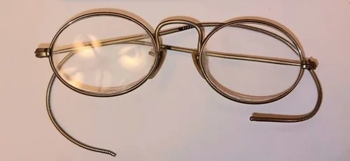 Vintage Gold Wire Rim eyeglasses. Good condition 2