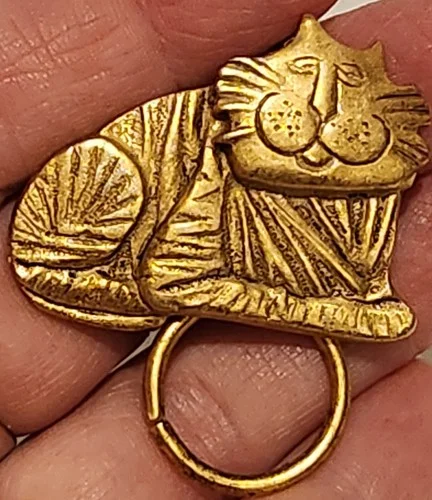 Vintage Goldtone Cat Brooch Eyeglasses Holder Pin. Pat Pending Inscribed On It. 2
