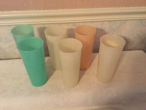 VINTAGE TUPPERWARE 16 OZ TUMBLERS/ GLASSES CUPS 5107L - 2 Set Of 4 NEW