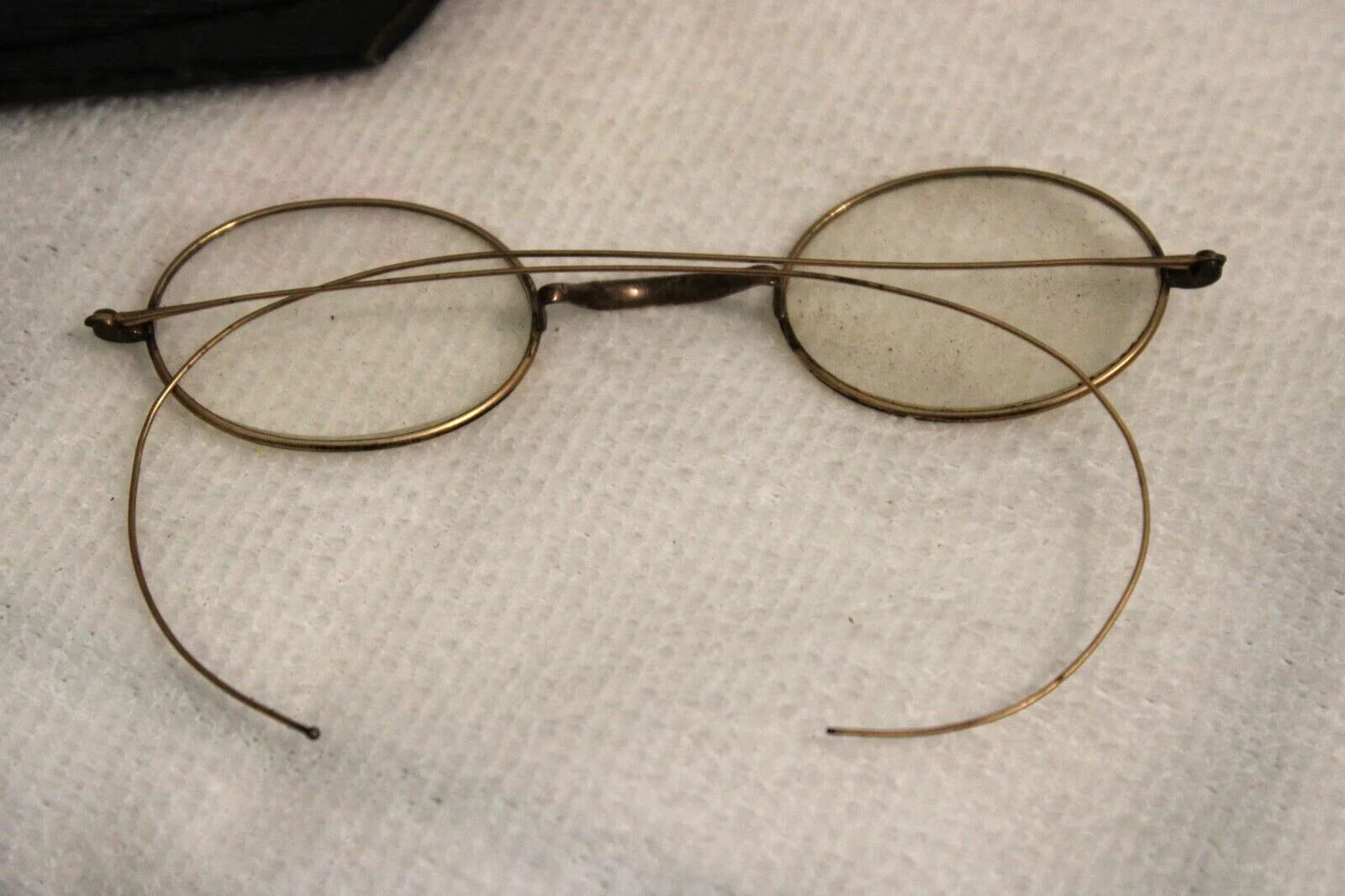 VINTAGE WIRE RIM EYEGLASSES WITH CASE = RICHMOND MICHIGAN 1/10 GOLD FILLED 4