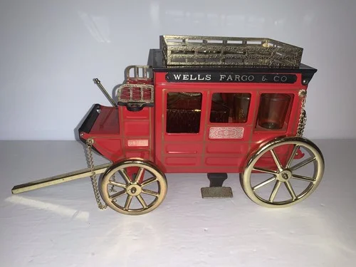 Wells Fargo & Co U.S. Mail Tin Stagecoach Mini Bar Decanter & 6 glasses VINTAGE 2