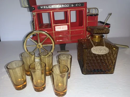 Wells Fargo & Co U.S. Mail Tin Stagecoach Mini Bar Decanter & 6 glasses VINTAGE 4