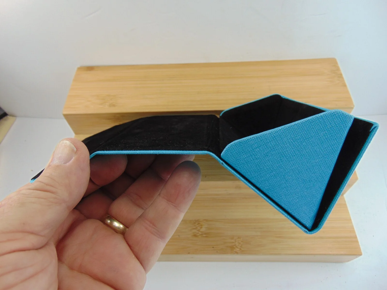 Zenni Turquoise Trifold Eyeglass Case NEW - NEVER USED AND RARE! 2
